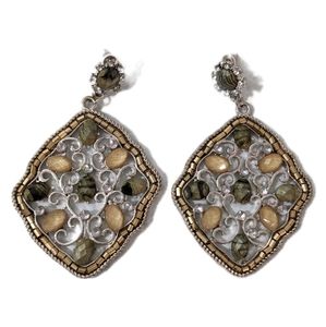 Gorgeous Earrings! Green tan silver diamond shape!